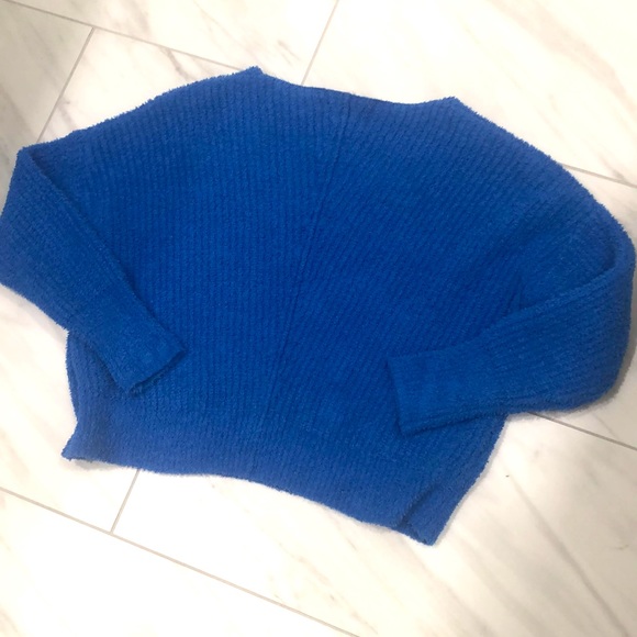 Sincerely Jules cropped cobalt blue plush v-neck sweater - Picture 9 of 11